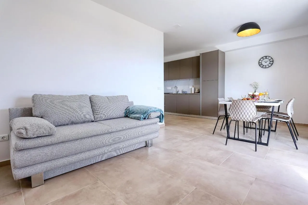 Apartments Bonaca With Jacuzzi Privlaka  Croatia