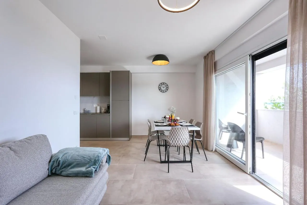 Apartments Bonaca With Jacuzzi Privlaka