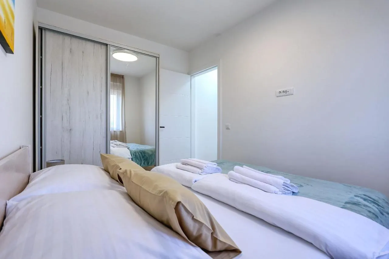 Apartments Bonaca With Jacuzzi Privlaka   Privlaka (Zadar)