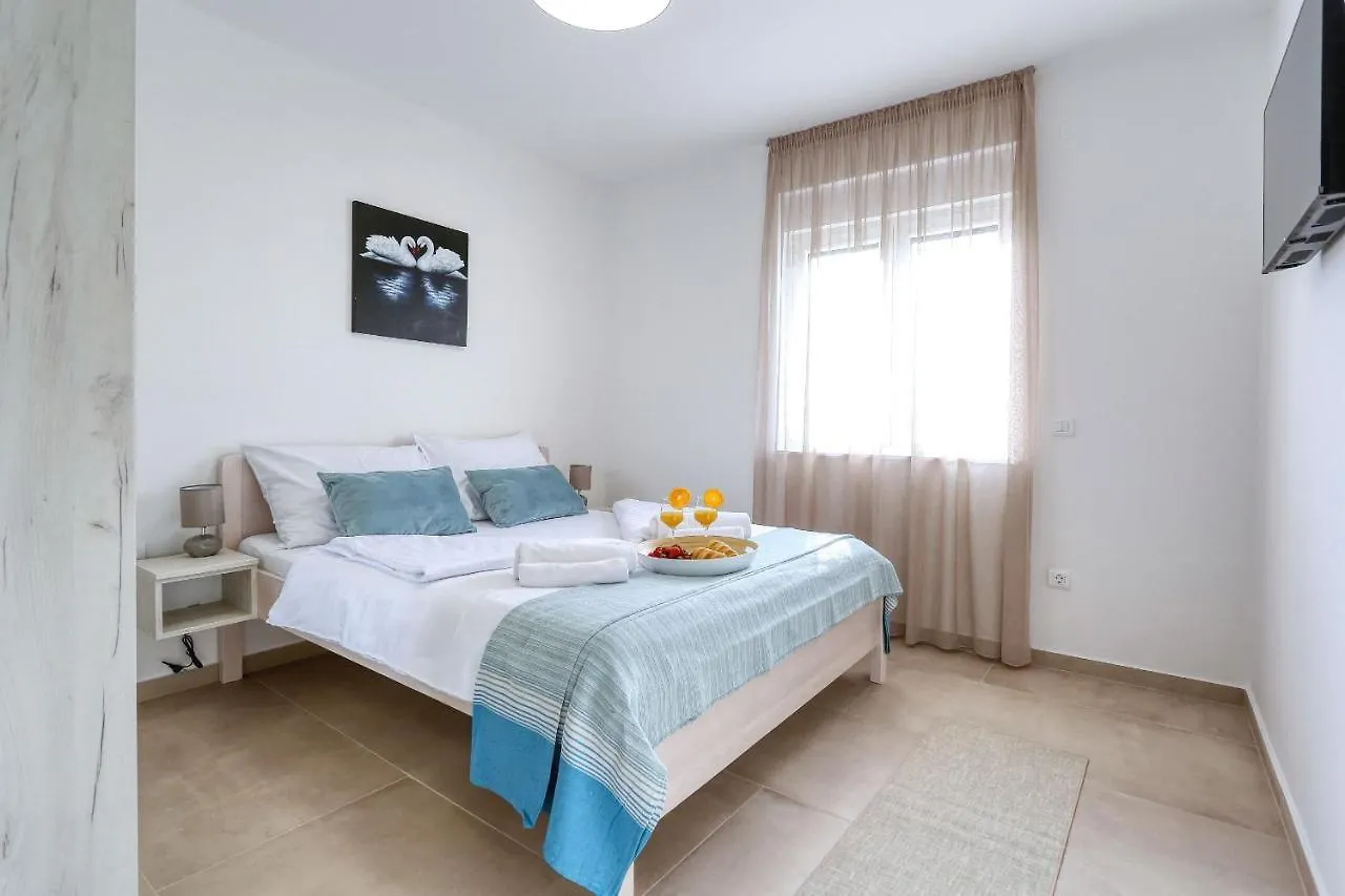 Apartments Bonaca With Jacuzzi Privlaka