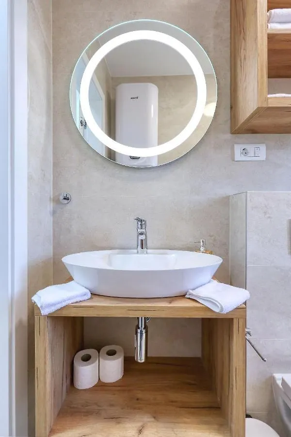 Apartments Bonaca With Jacuzzi Privlaka  Croatia