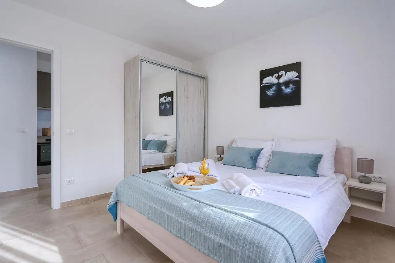 Apartments Bonaca With Jacuzzi Privlaka   Privlaka (Zadar)