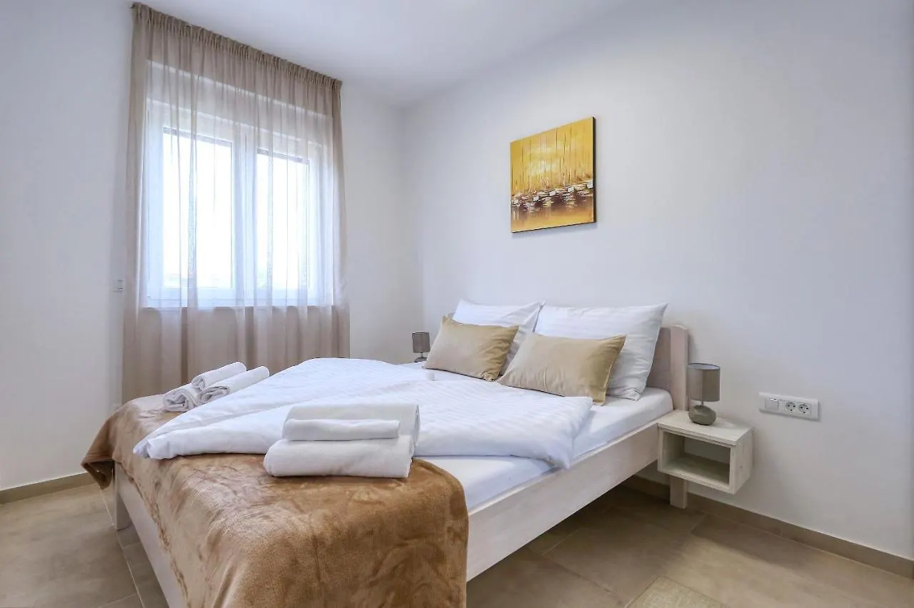 Apartments Bonaca With Jacuzzi Privlaka