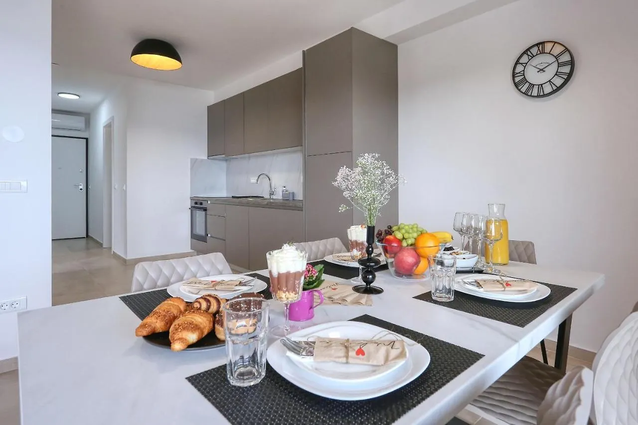 Apartments Bonaca With Jacuzzi Privlaka  Croatia