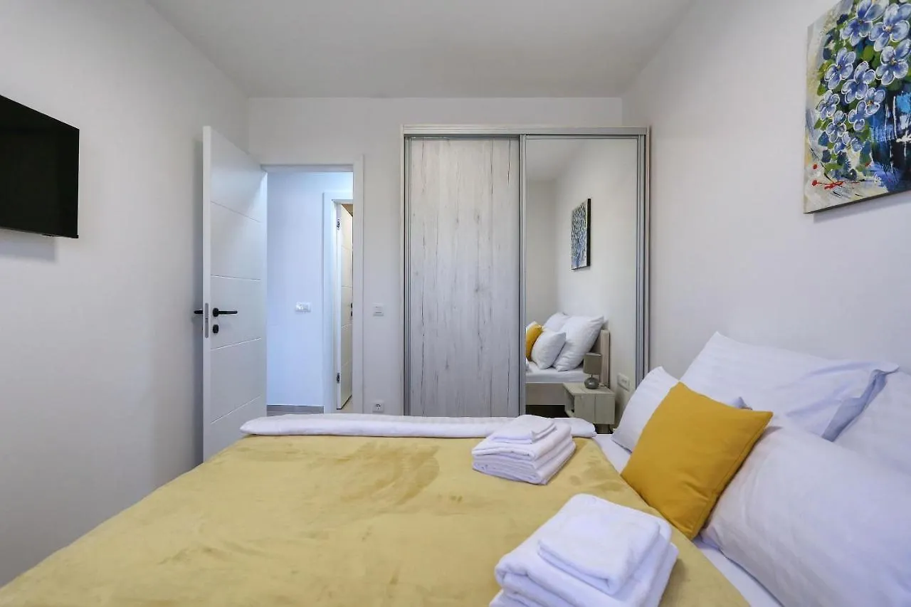 Apartments Bonaca With Jacuzzi Privlaka   Privlaka (Zadar)