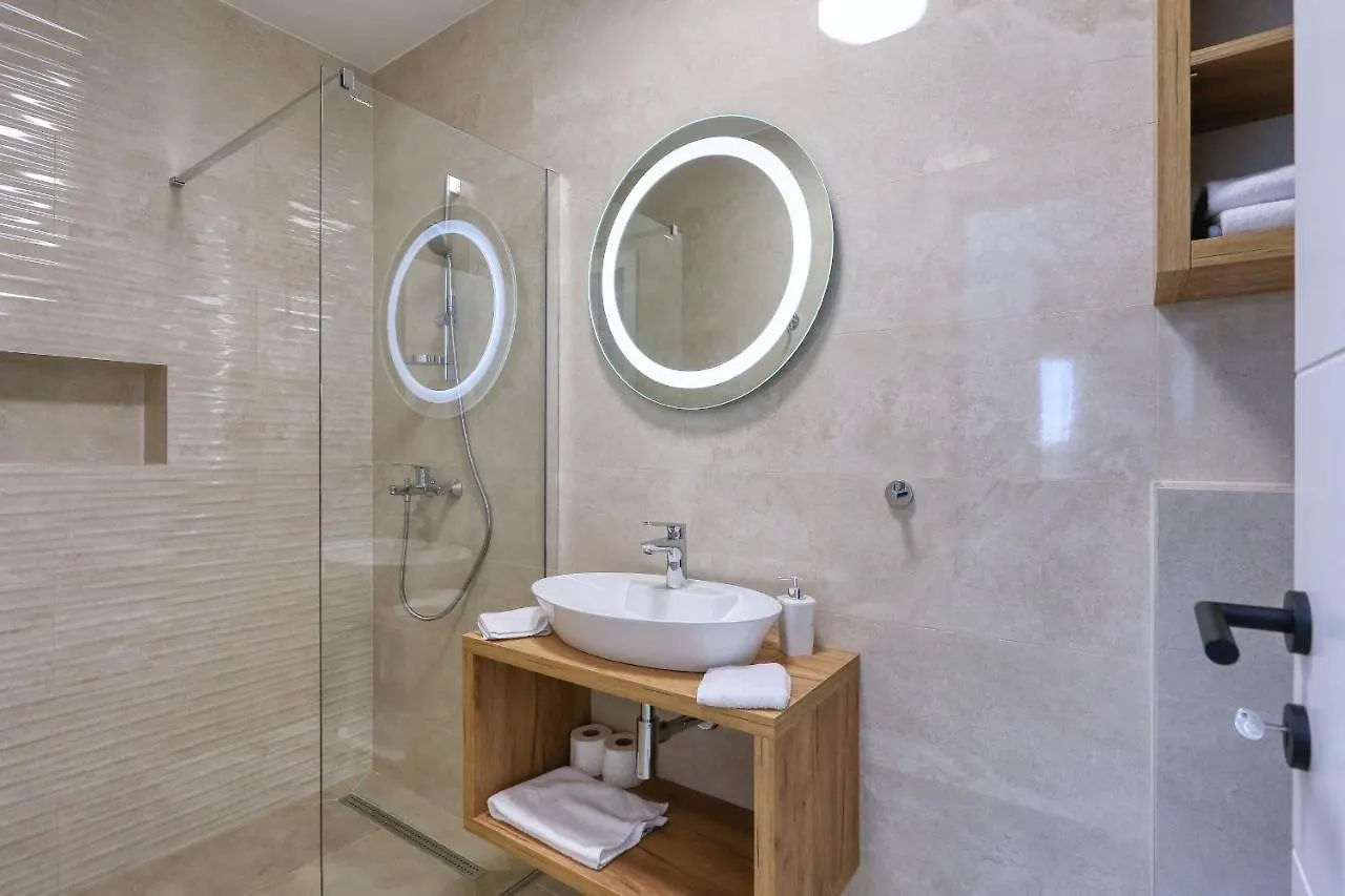 Apartments Bonaca With Jacuzzi Privlaka  Privlaka (Zadar)