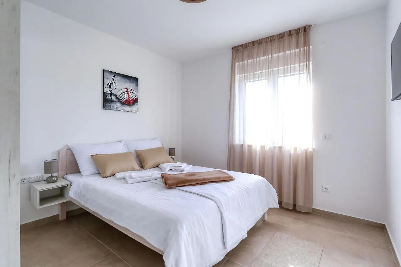 Apartments Bonaca With Jacuzzi Privlaka
