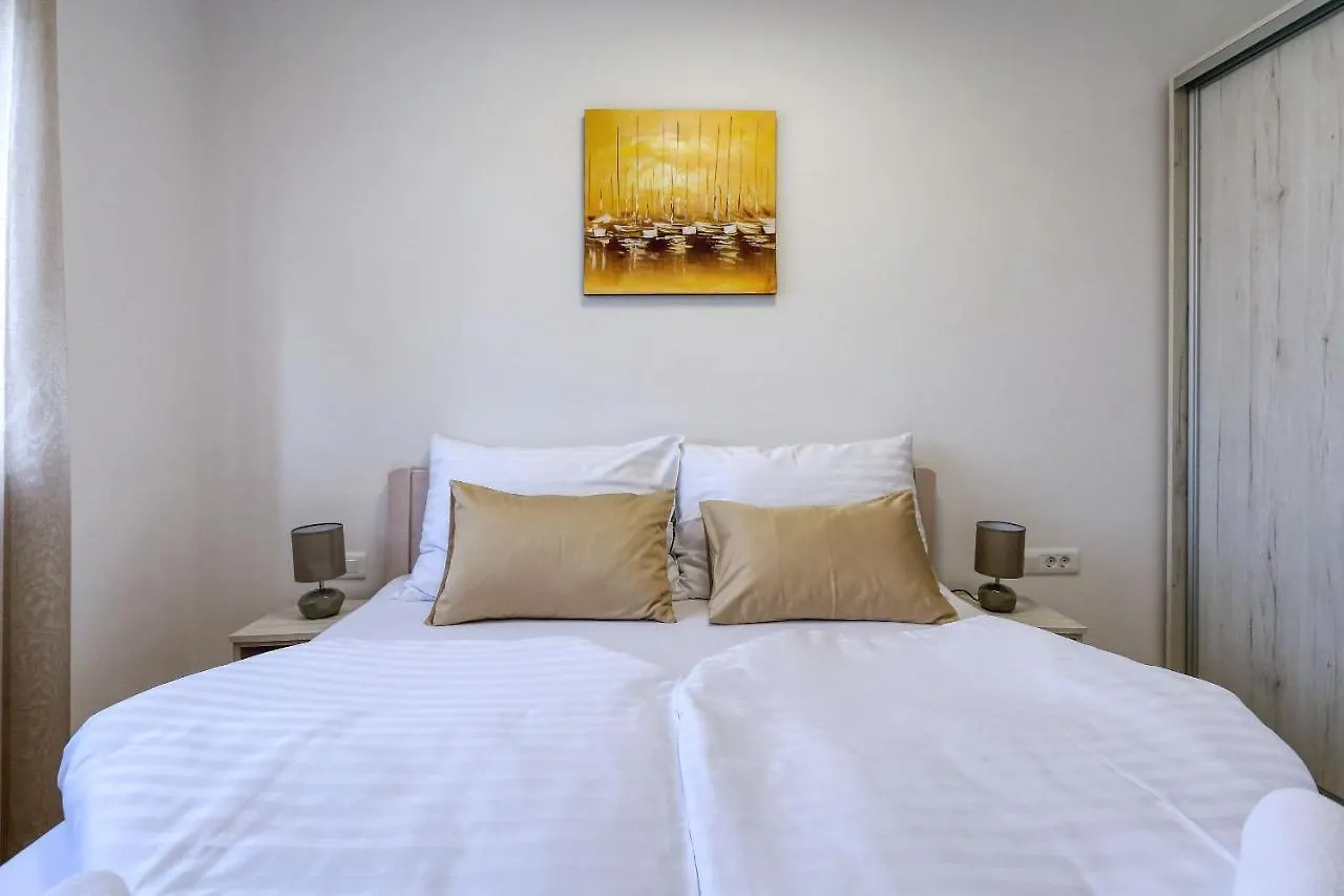 Apartments Bonaca With Jacuzzi Privlaka