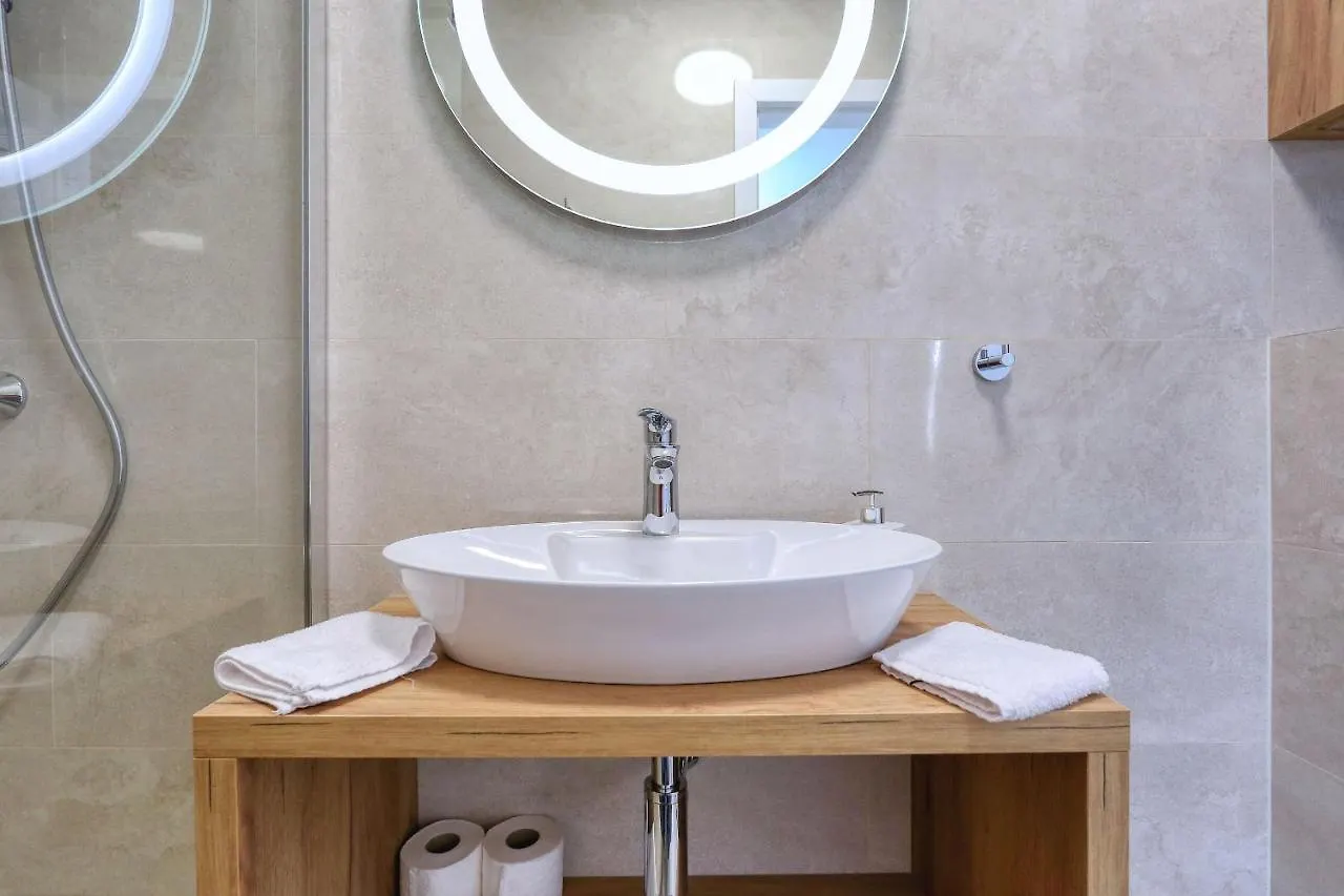 Apartments Bonaca With Jacuzzi Privlaka  Croatia