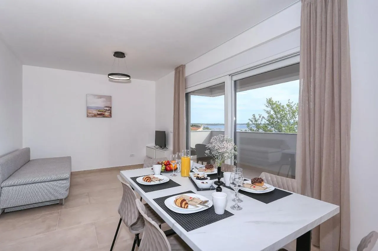 Apartments Bonaca With Jacuzzi Privlaka  Croatia