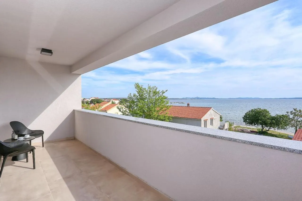 Apartments Bonaca With Jacuzzi Privlaka