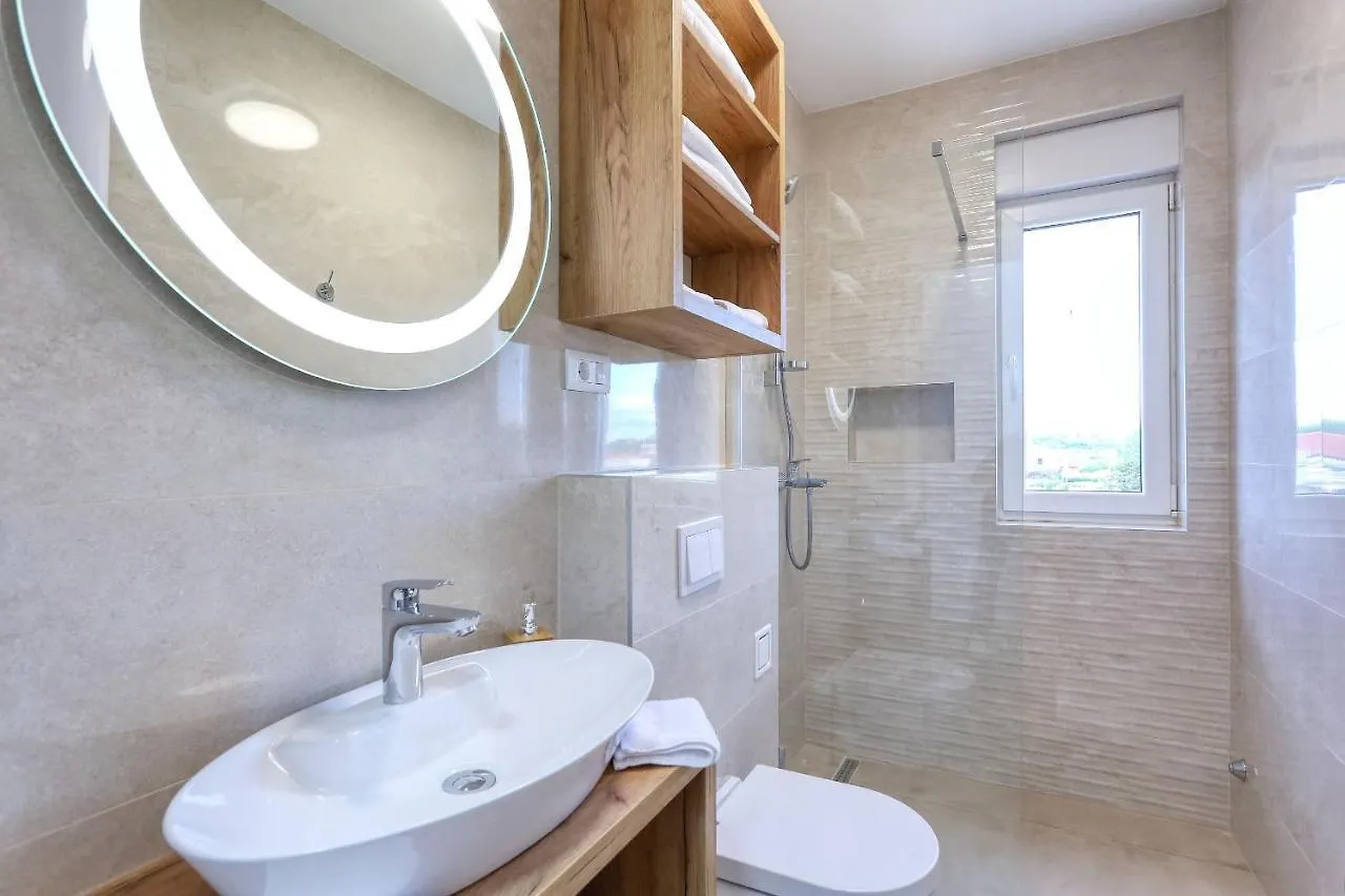 Apartments Bonaca With Jacuzzi Privlaka