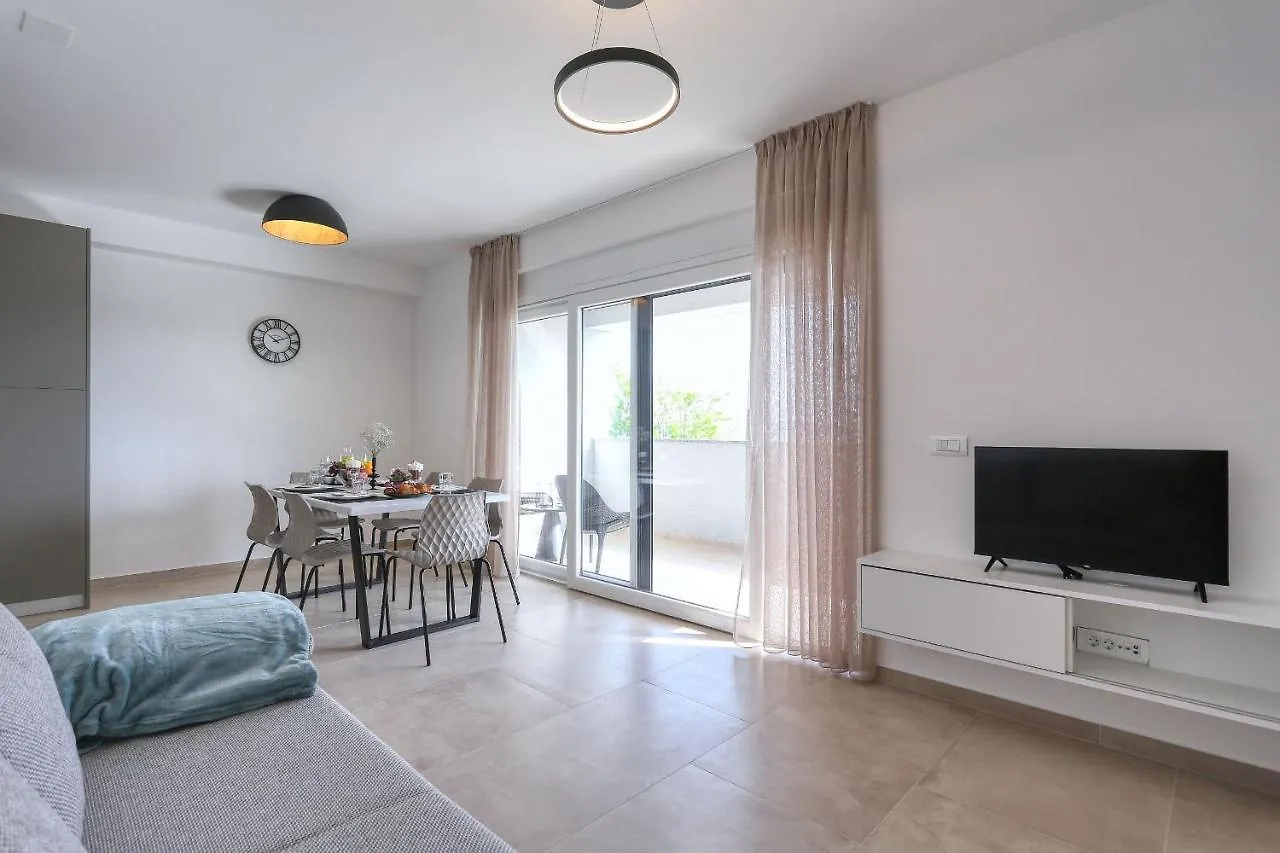 Apartments Bonaca With Jacuzzi Privlaka