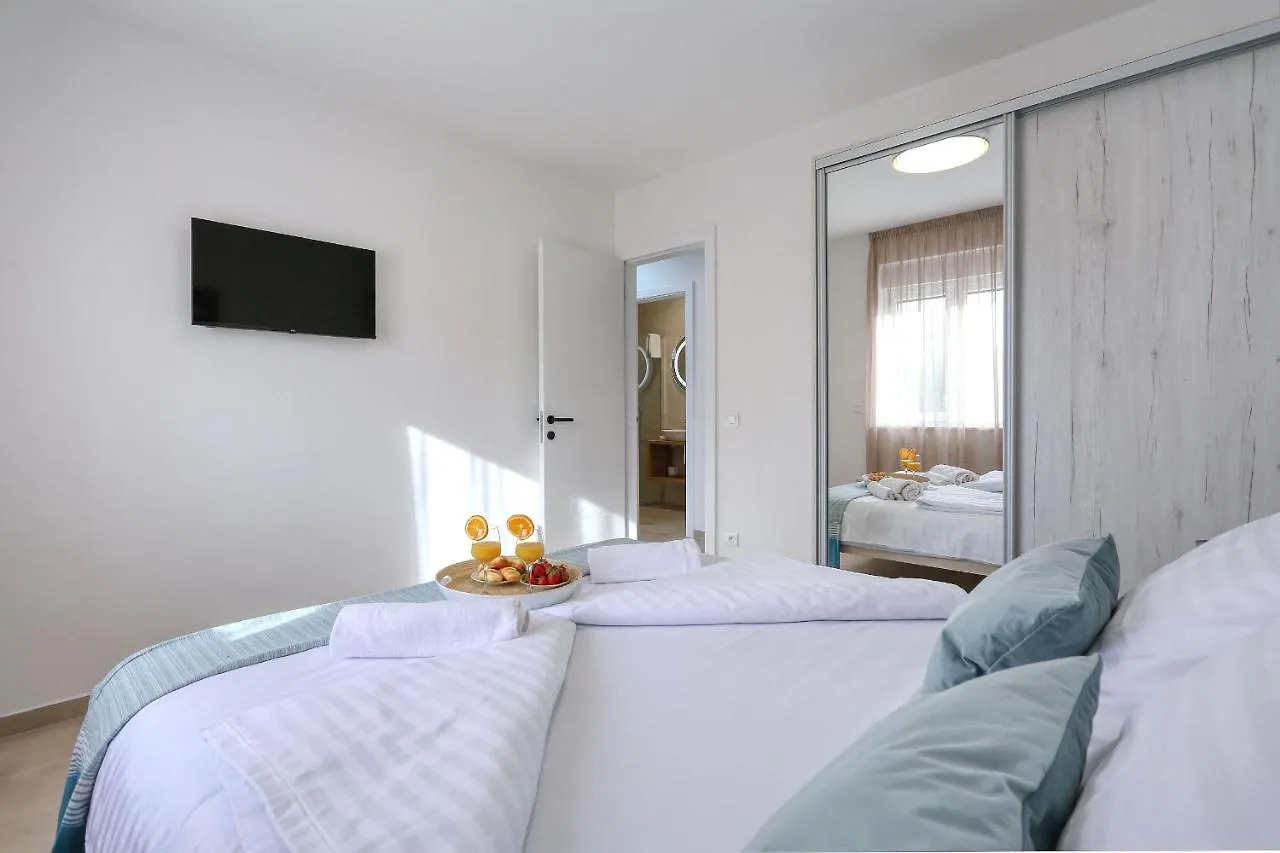 Apartments Bonaca With Jacuzzi Privlaka