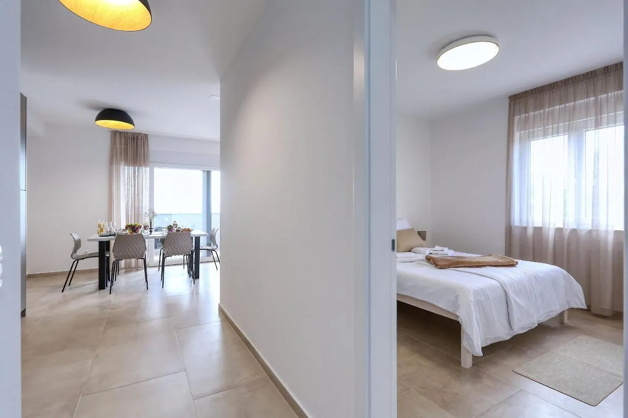 Apartments Bonaca With Jacuzzi Privlaka  Croatia