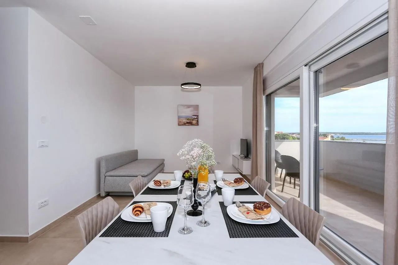 Apartments Bonaca With Jacuzzi Privlaka  Croatia