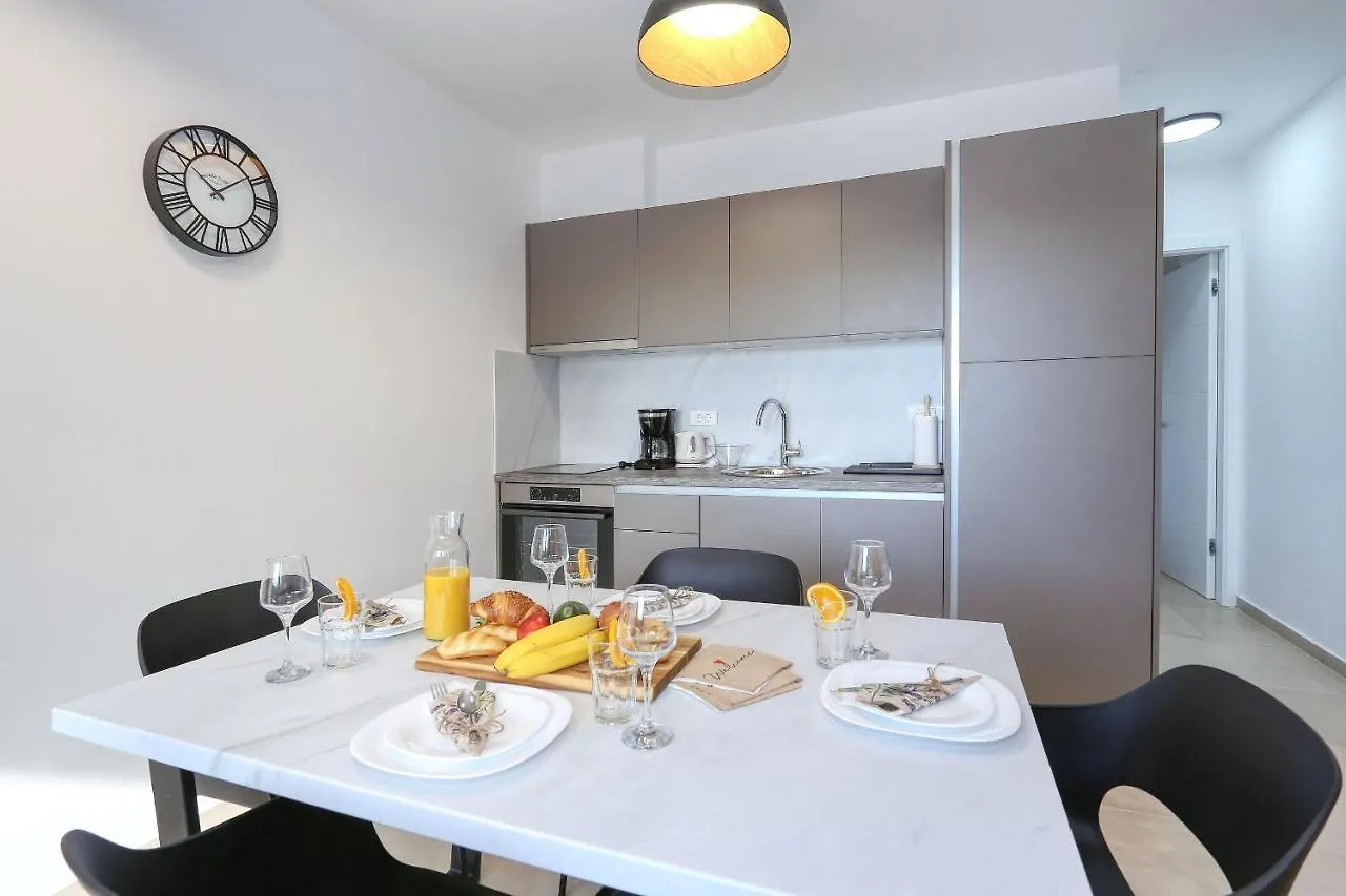 Apartments Bonaca With Jacuzzi Privlaka  Privlaka (Zadar)