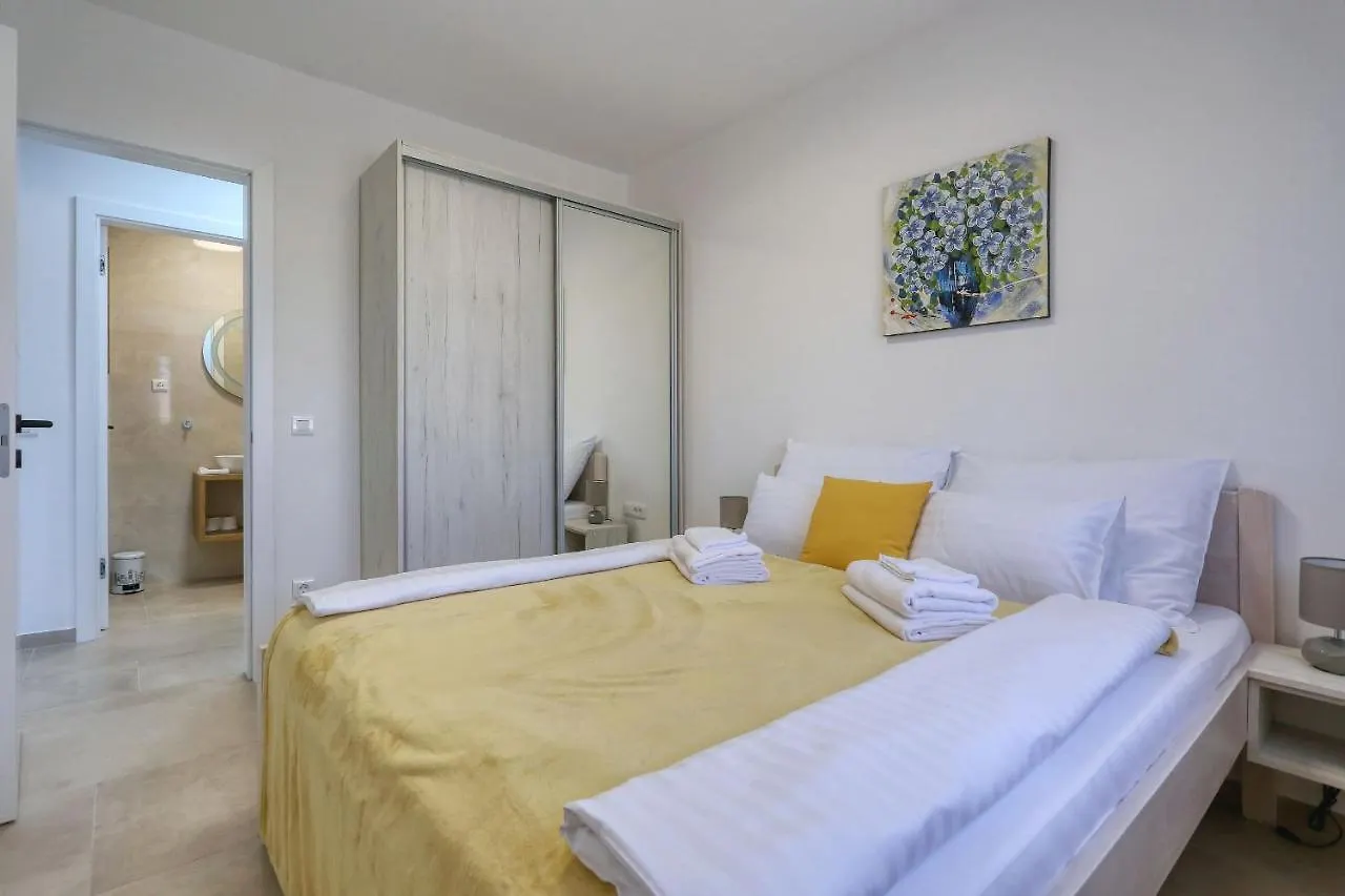 Apartments Bonaca With Jacuzzi Privlaka