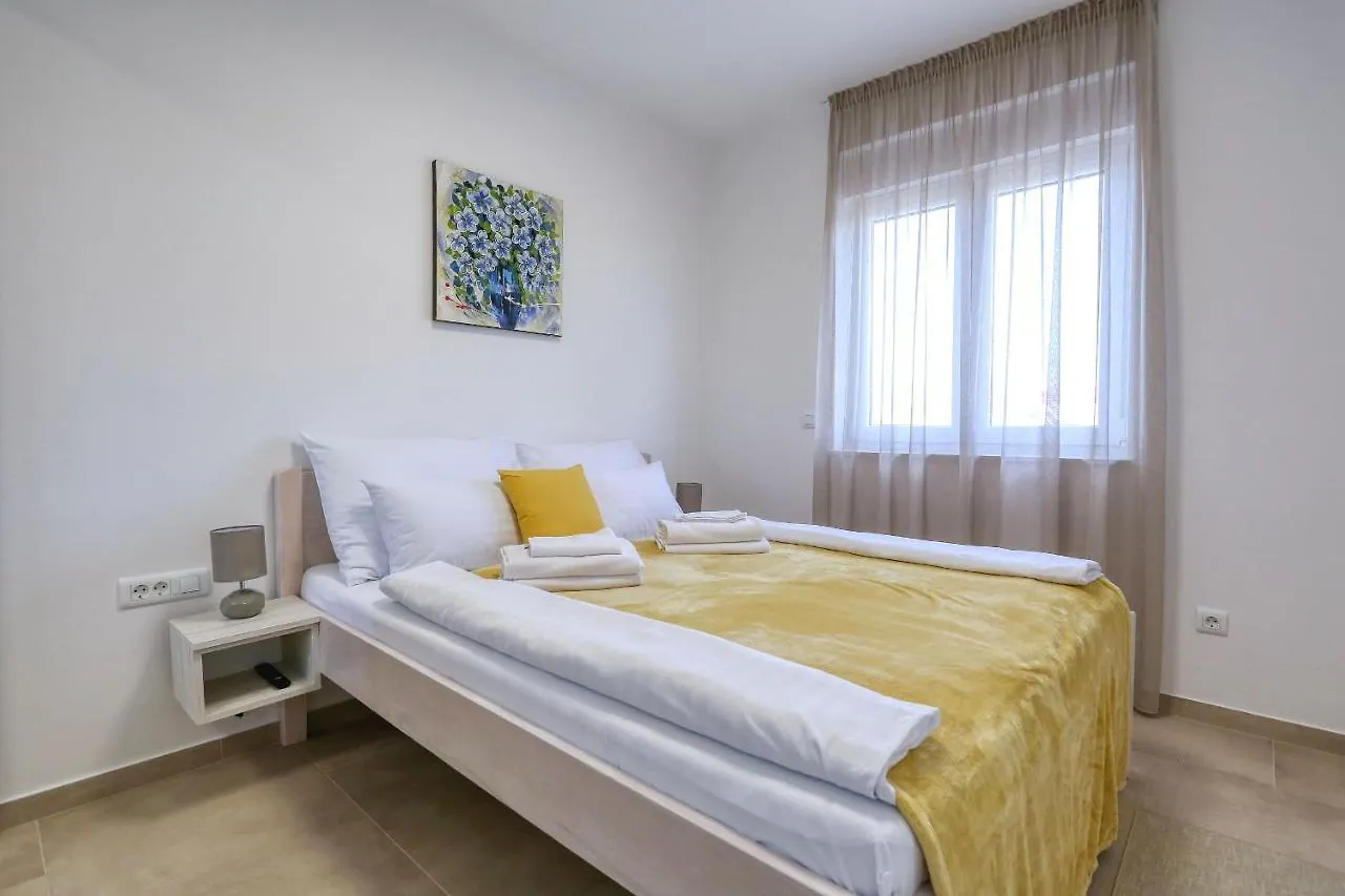 Apartments Bonaca With Jacuzzi Privlaka   Privlaka (Zadar)