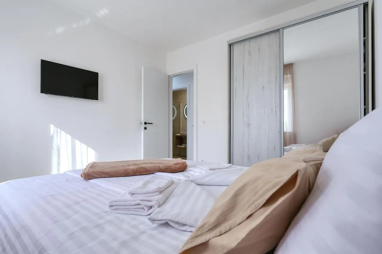 Apartments Bonaca With Jacuzzi Privlaka  0*, Privlaka (Zadar)