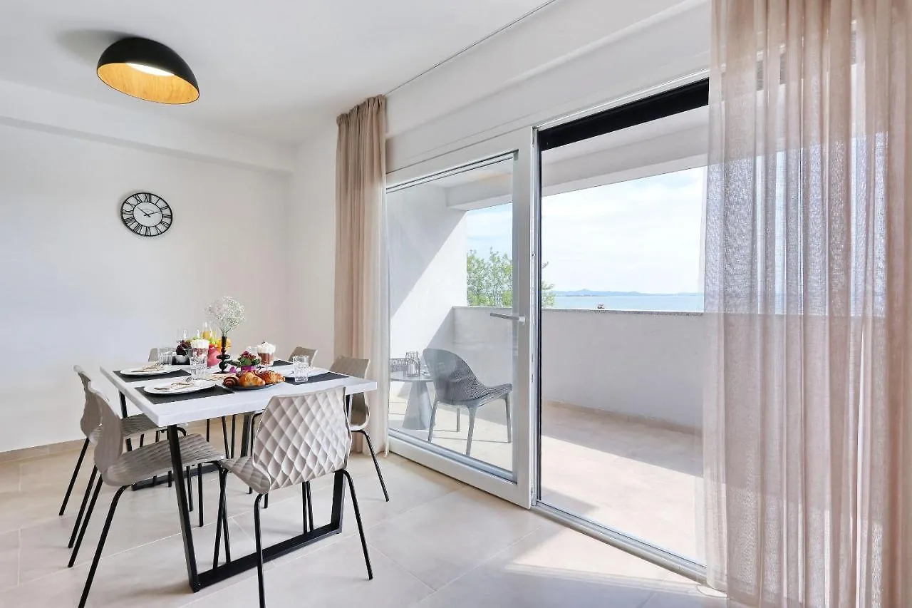 Apartments Bonaca With Jacuzzi Privlaka