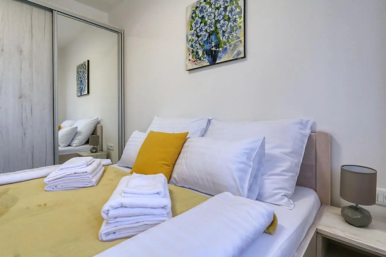 Apartments Bonaca With Jacuzzi Privlaka