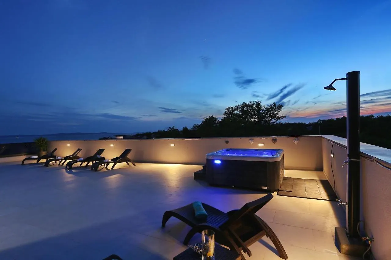 Apartments Bonaca With Jacuzzi Privlaka