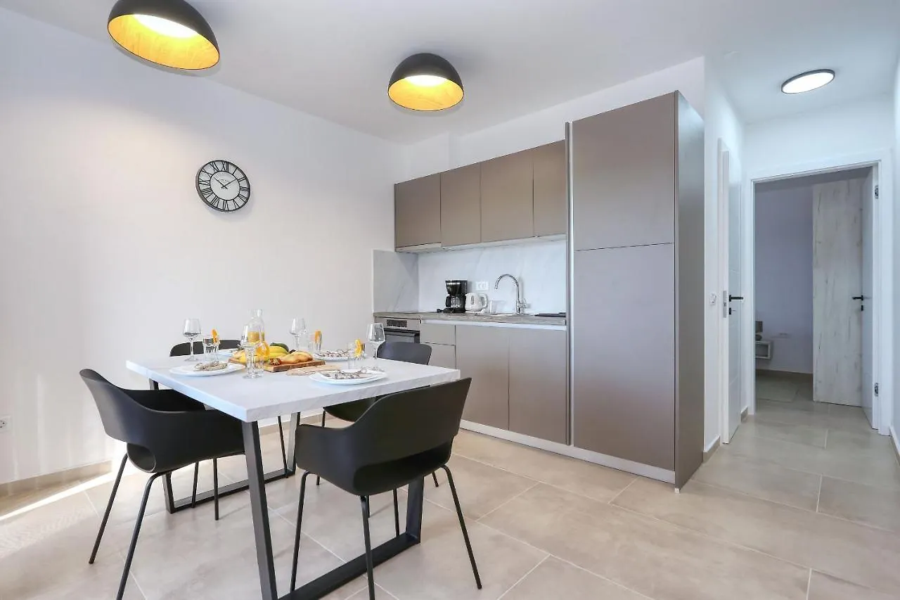Apartments Bonaca With Jacuzzi Privlaka