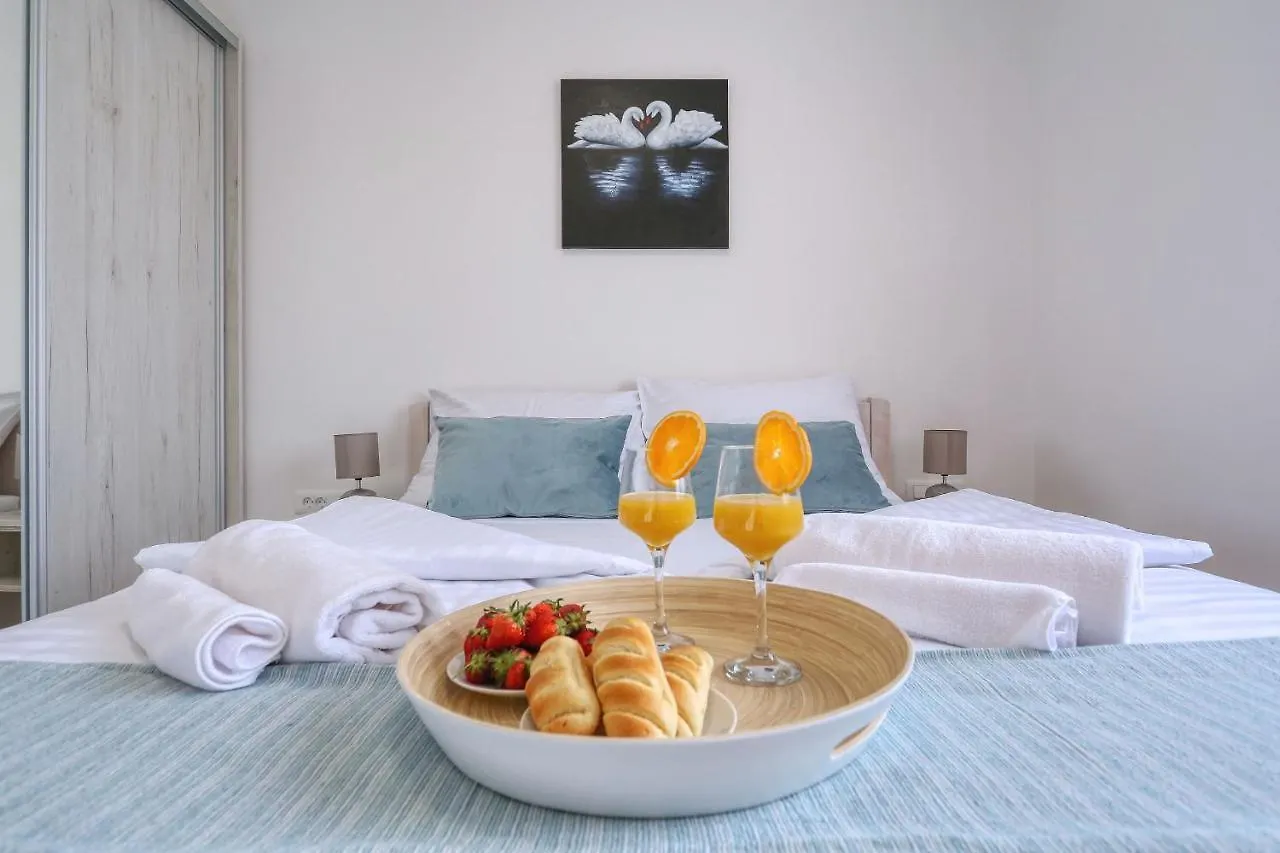 Apartments Bonaca With Jacuzzi Privlaka  Croatia