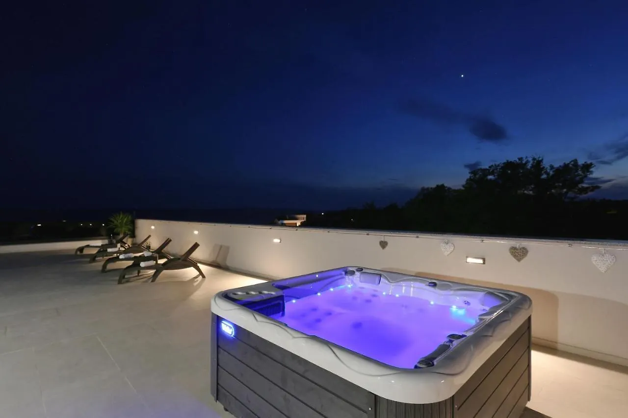 Apartments Bonaca With Jacuzzi Privlaka